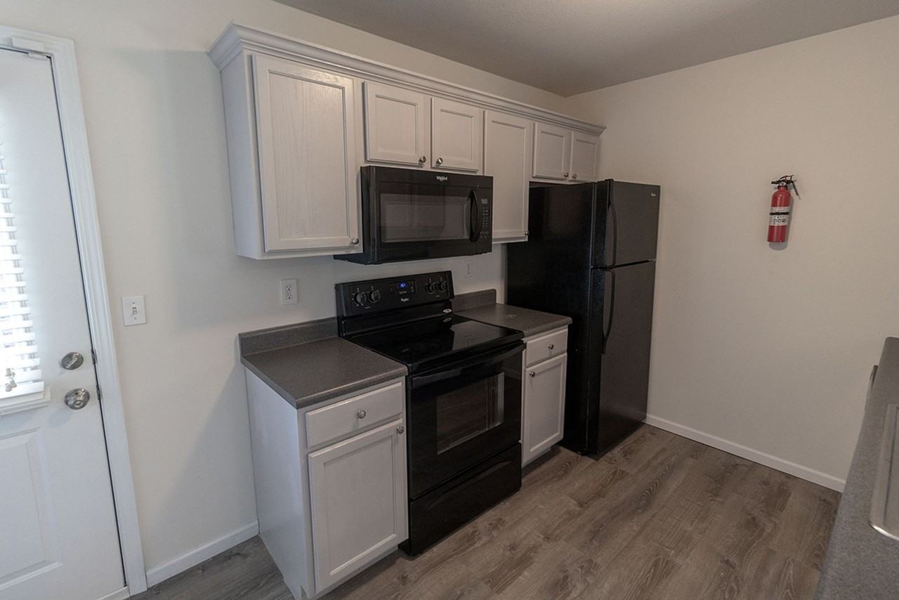 3310 E Saint Charles Rd - Photo 6 of 27