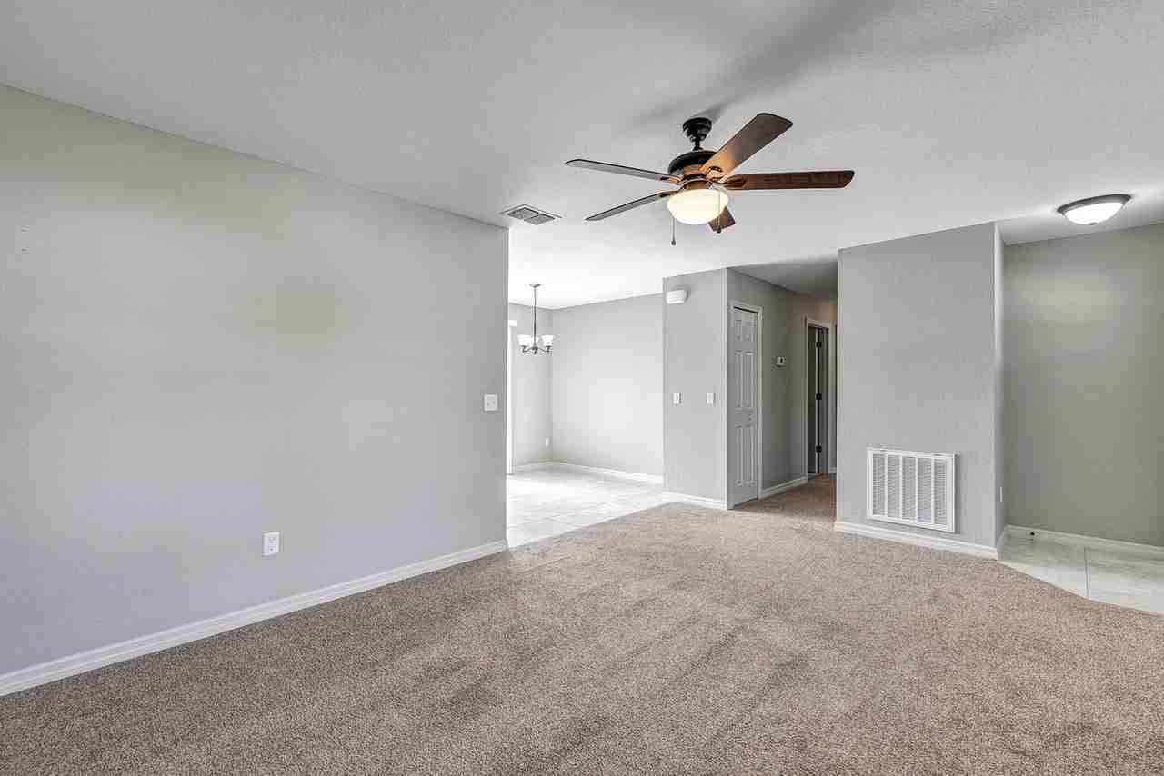 7 Locust Loop Cir - Photo 5 of 35