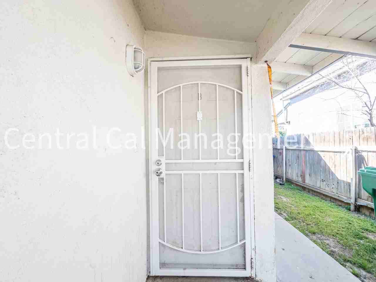 611 Wilson Ave - Photo 2 of 12