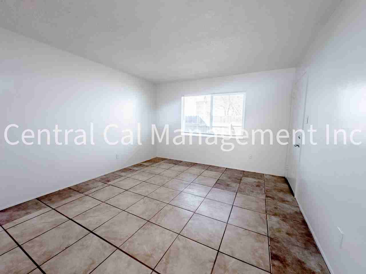 611 Wilson Ave - Photo 4 of 12