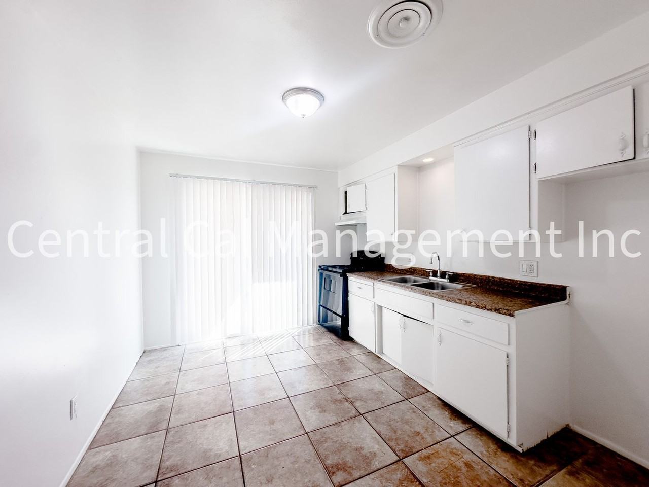 611 Wilson Ave - Photo 5 of 12