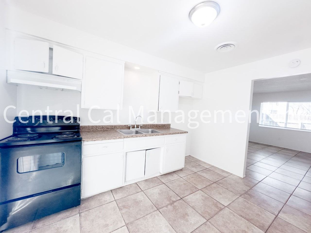 611 Wilson Ave - Photo 6 of 12