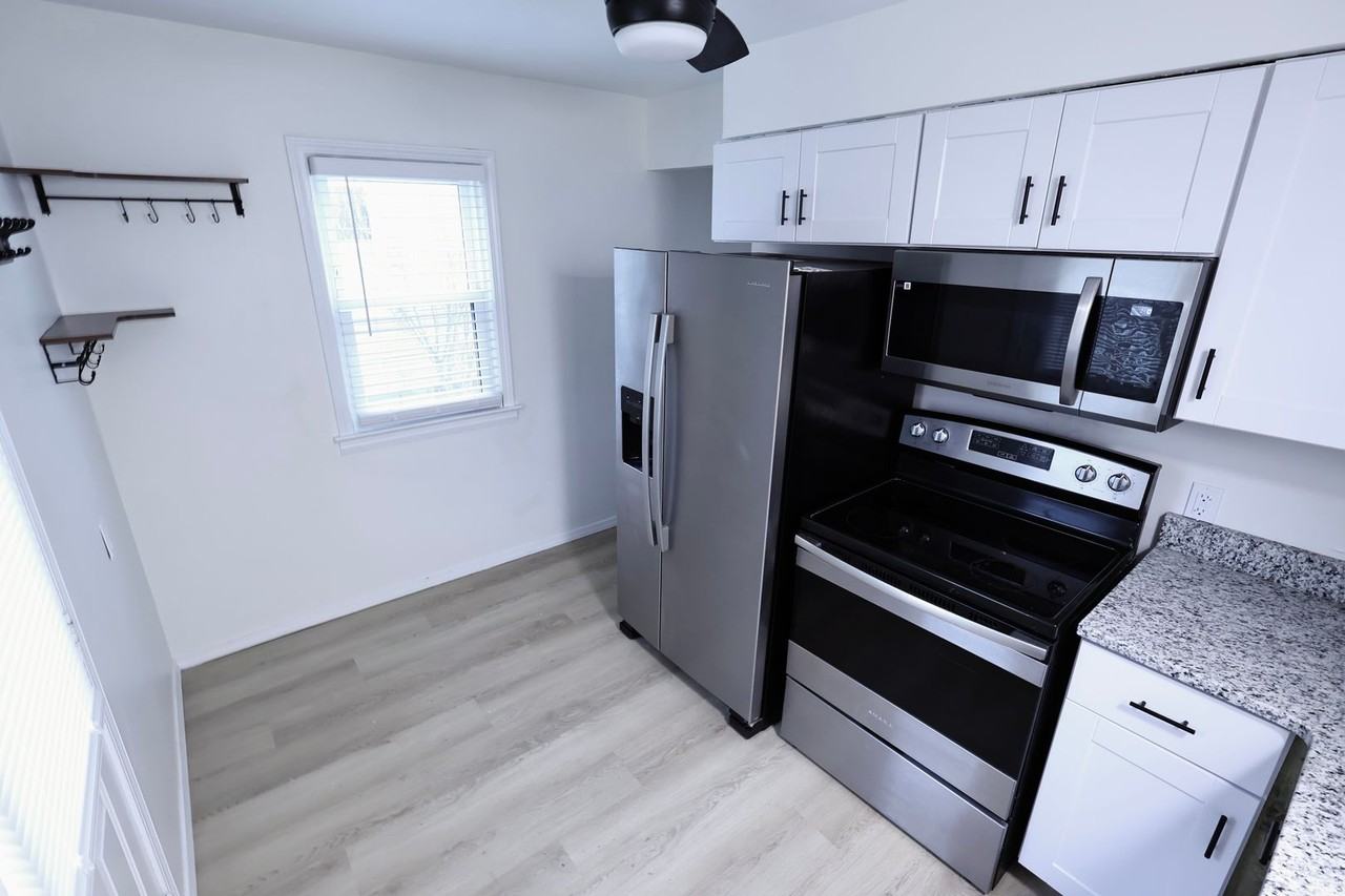 843 Davies Ave - Photo 2 of 15