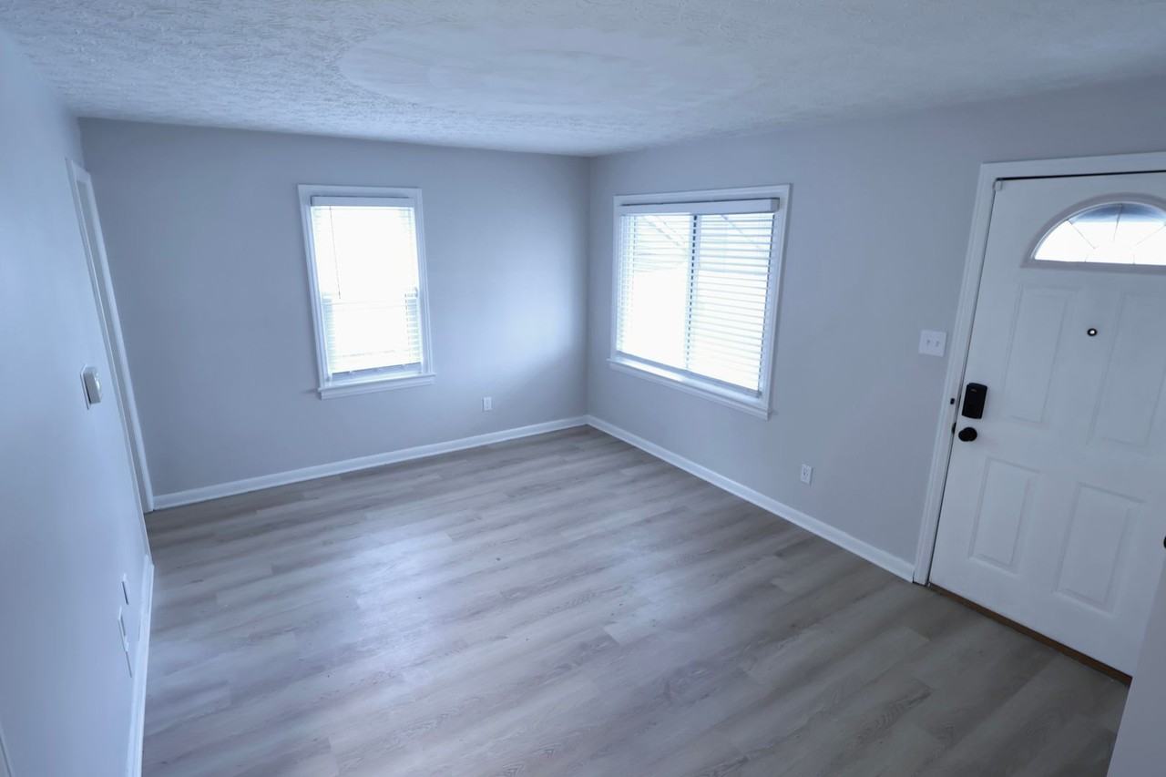 843 Davies Ave - Photo 3 of 15