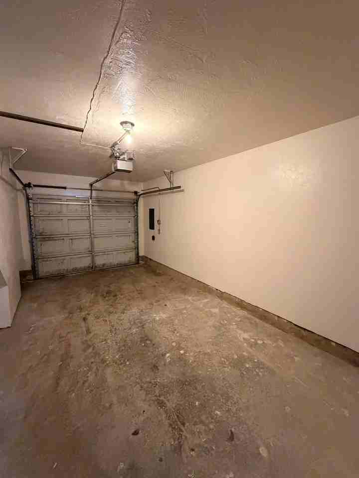 1005 Prescott Ln - Photo 5 of 13