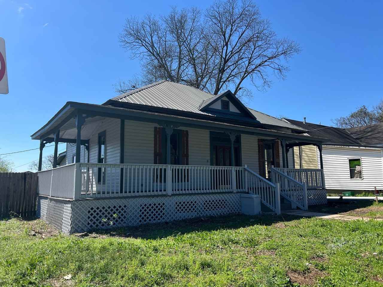 1711 17th St - Photo 2 of 23