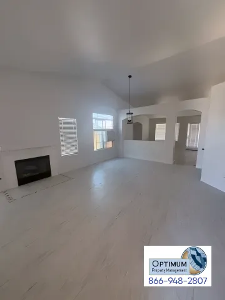 11860 Lupin Rd - Photo 7 of 44