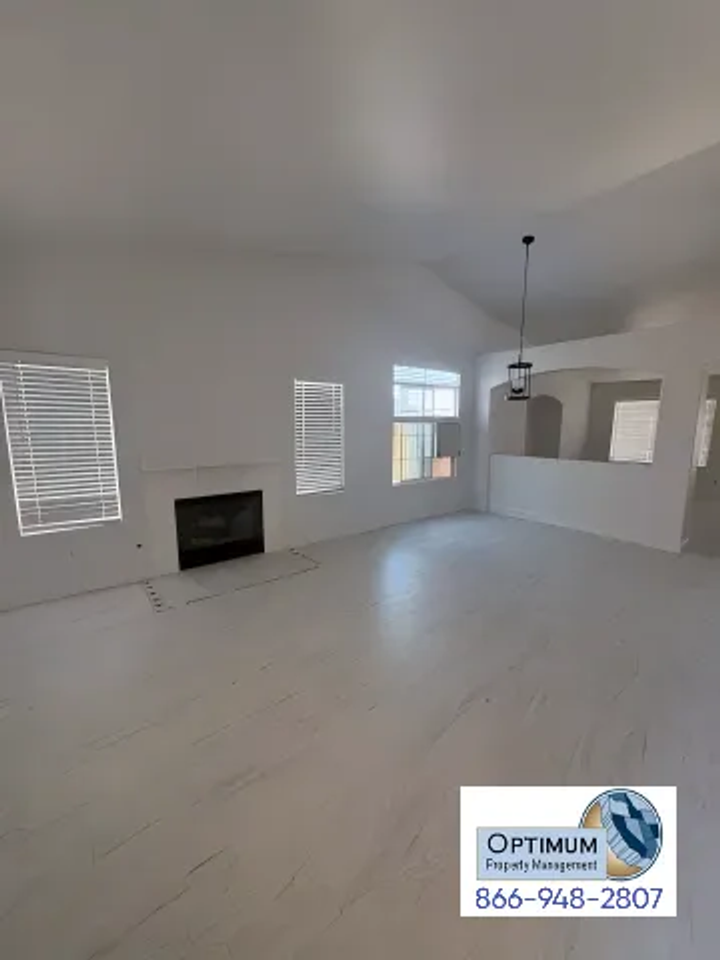 11860 Lupin Rd - Photo 6 of 44