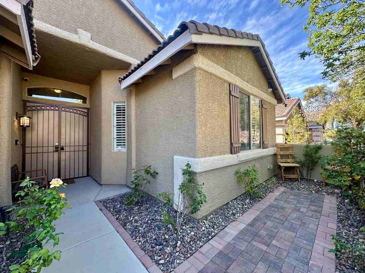 10697 Bonnyhill St - Photo 3 of 30