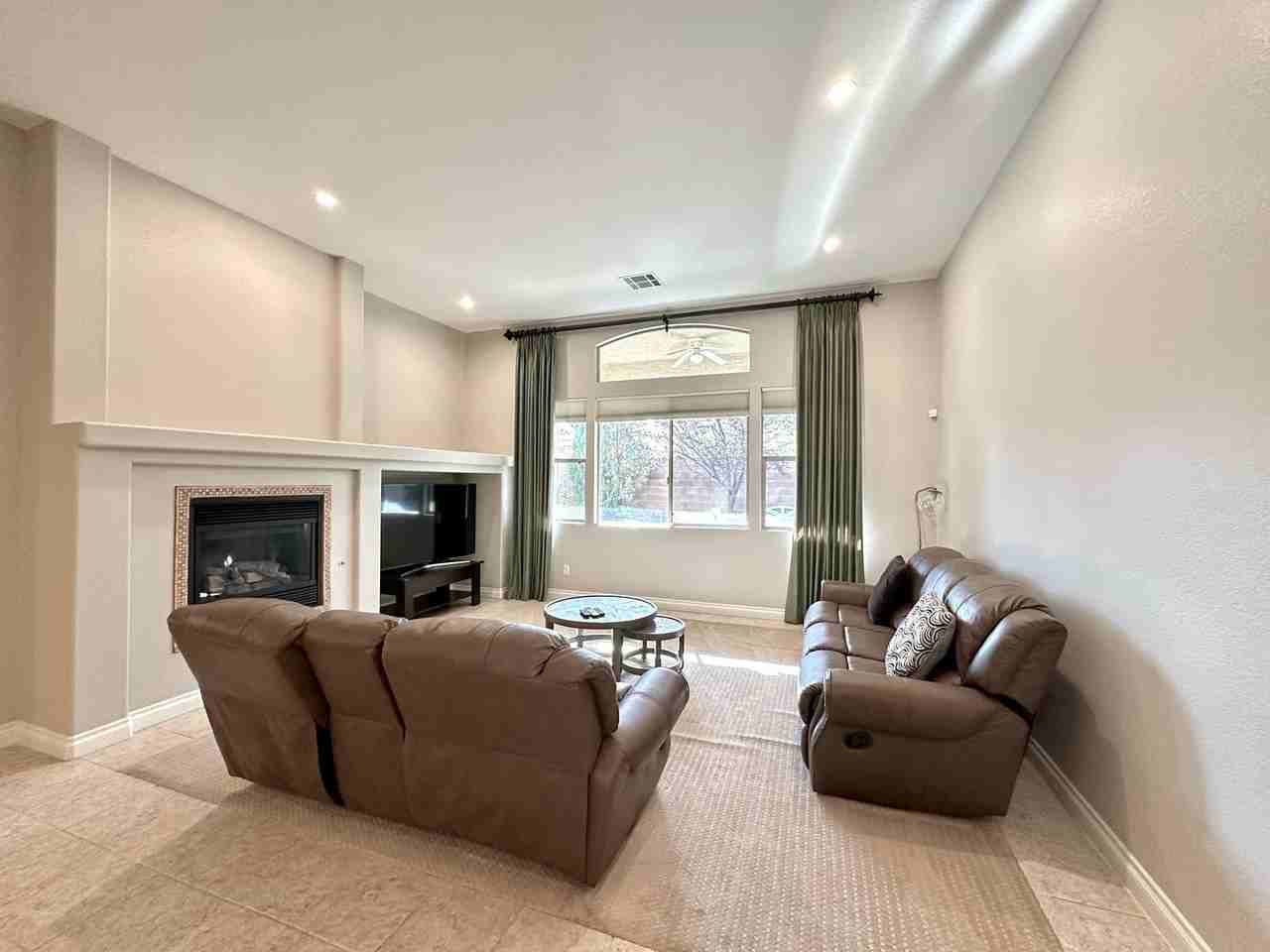 10697 Bonnyhill St - Photo 7 of 30