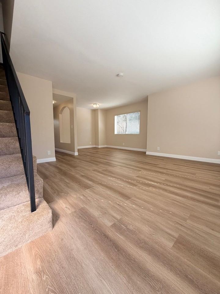 300 Green Moor Pl - Photo 4 of 42