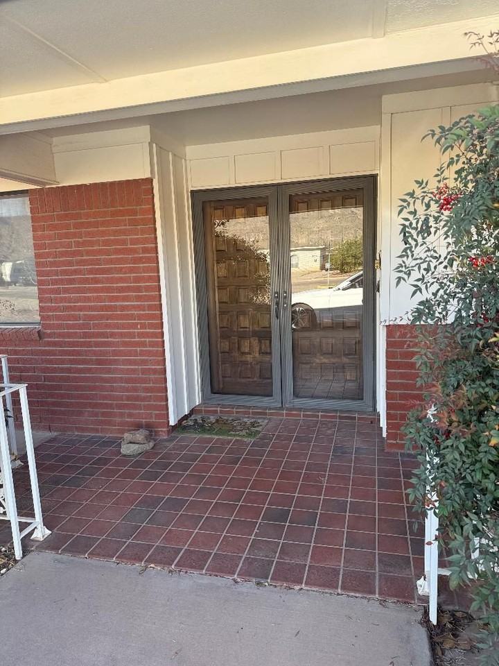 1409 Juniper Dr - Photo 2 of 40