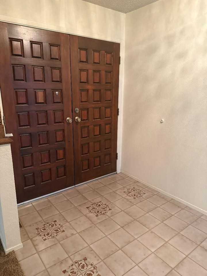 1409 Juniper Dr - Photo 3 of 40