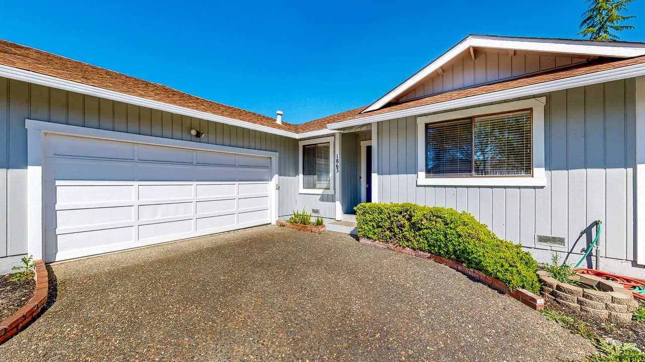 1863 Tonja Way - Photo 3 of 50