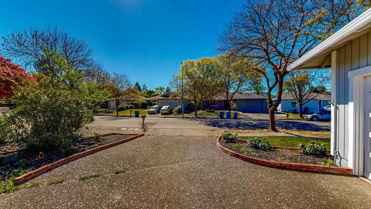 1863 Tonja Way - Photo 4 of 50