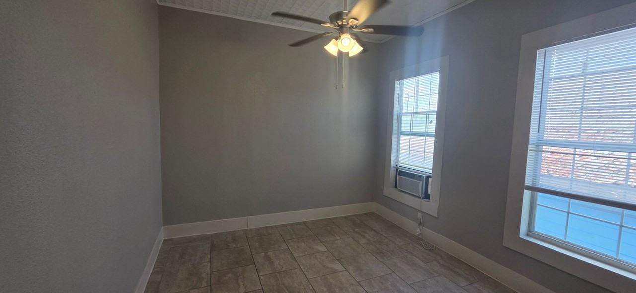 712 40th St - Photo 7 of 12