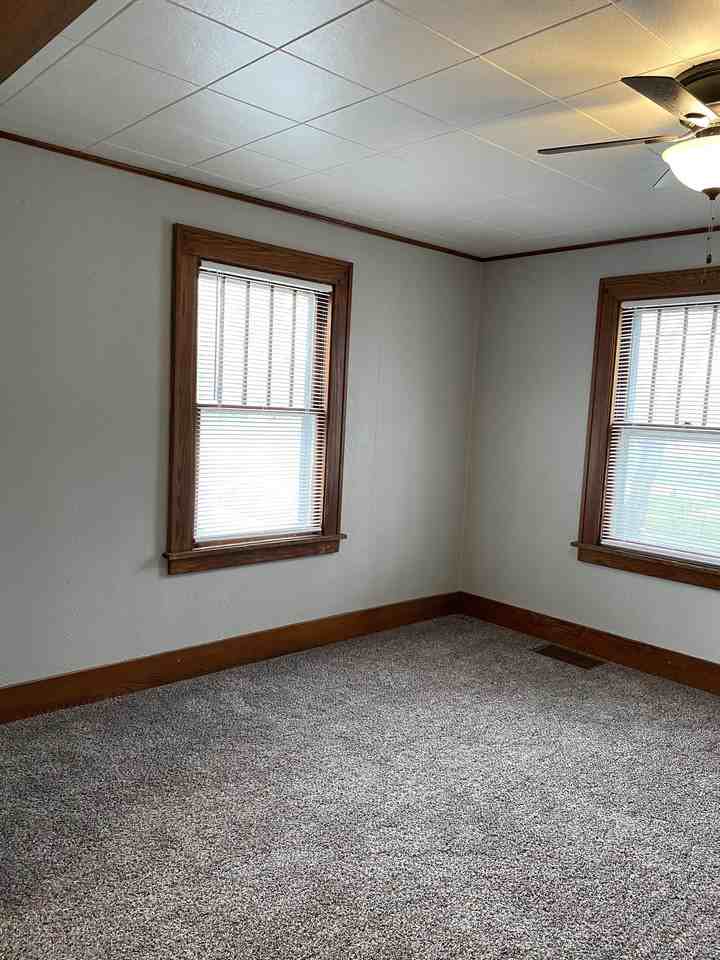 1285 Lincoln Dr - Photo 3 of 9
