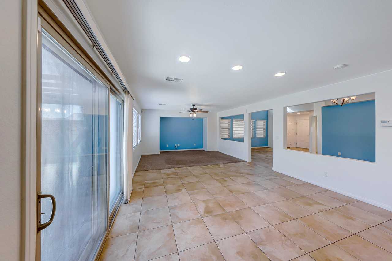 7040 Forest Heights Ct - Photo 6 of 42