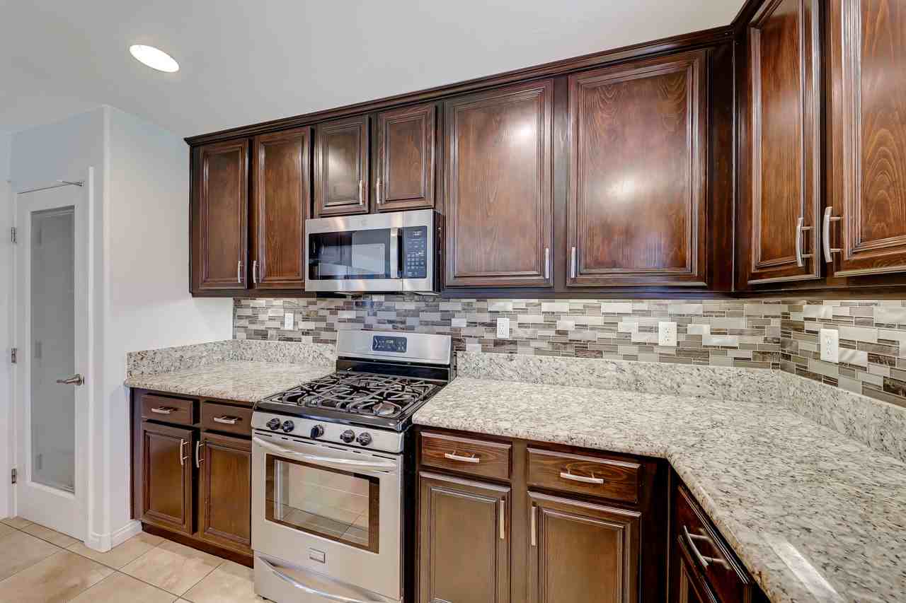 7040 Forest Heights Ct - Photo 7 of 42