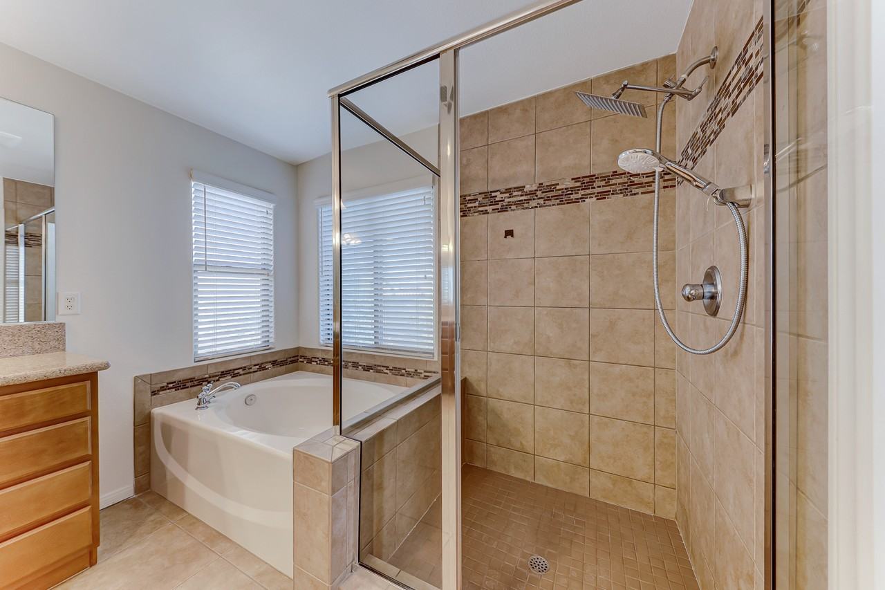 7040 Forest Heights Ct - Photo 5 of 42