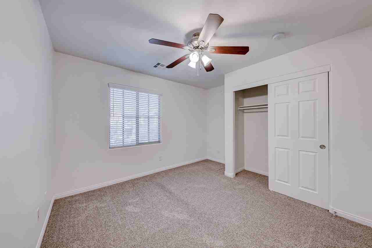 7040 Forest Heights Ct - Photo 5 of 42