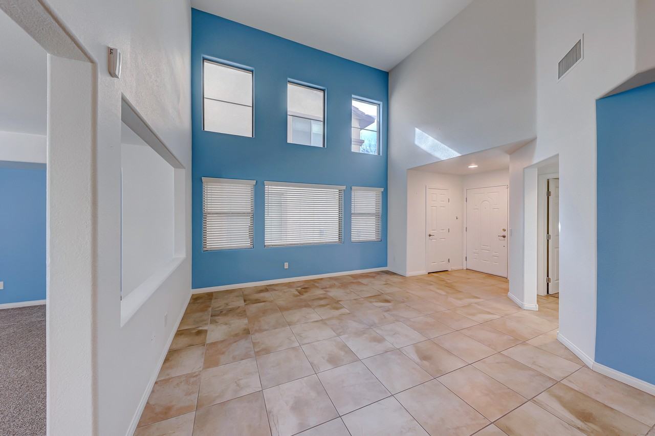 7040 Forest Heights Ct - Photo 3 of 42