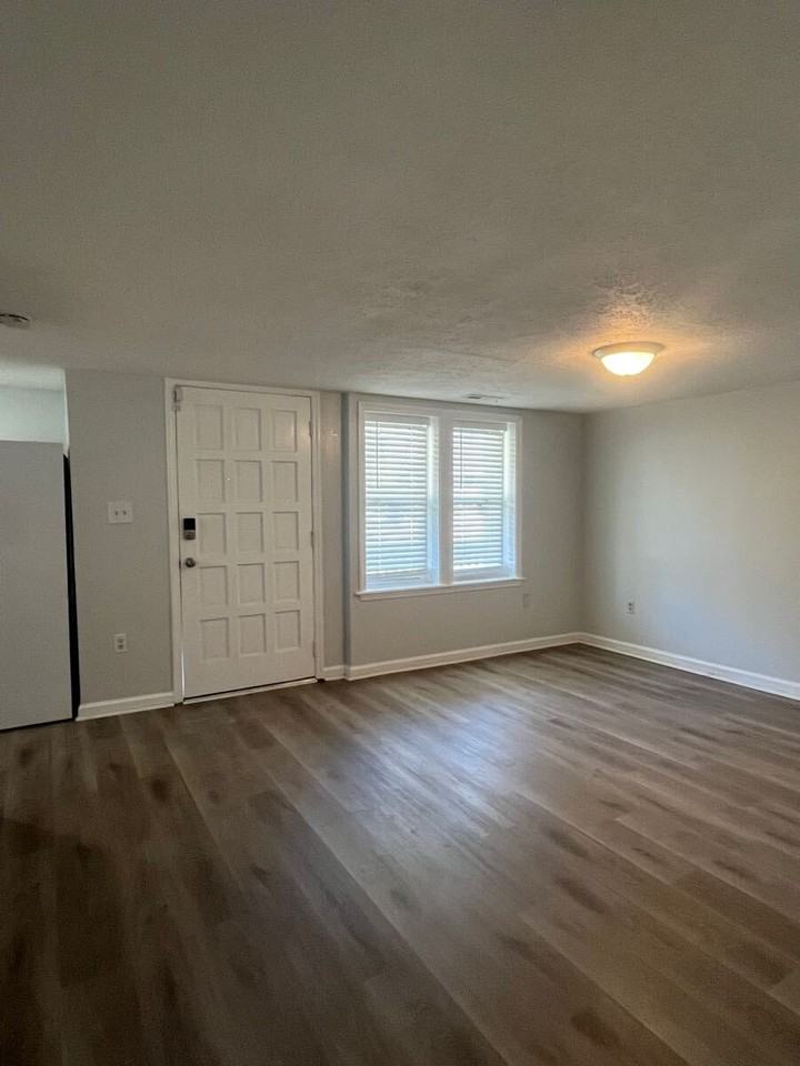 489 W Outer Dr - Photo 3 of 22