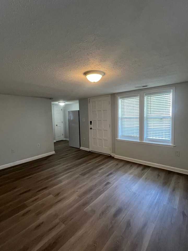 489 W Outer Dr - Photo 4 of 22