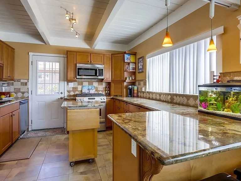 6505 Saranac St #1 - Photo 5 of 7