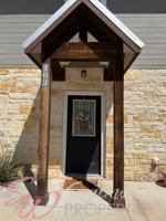 featured image of 335 N Clinton St