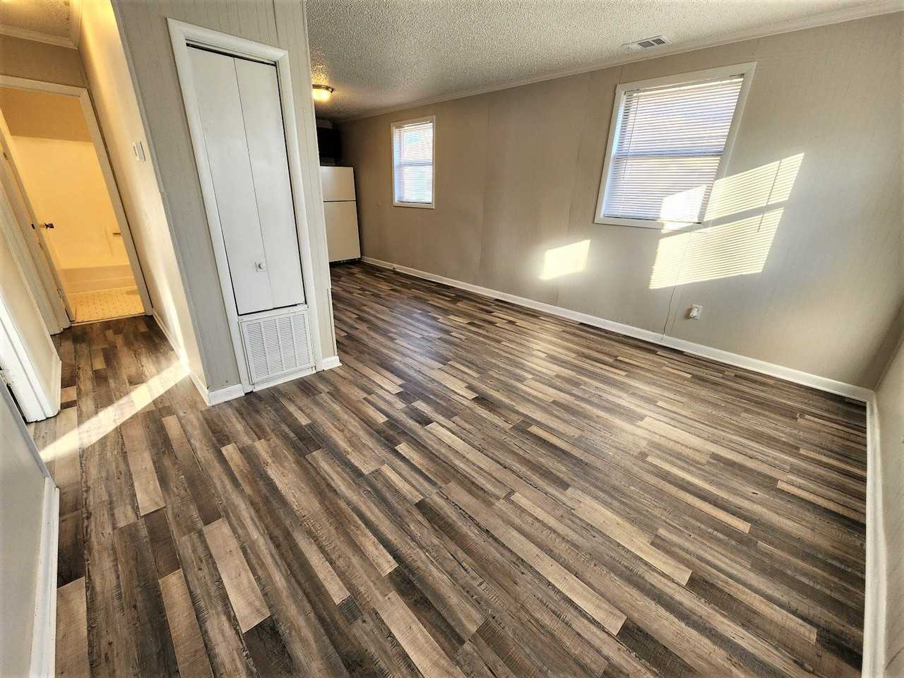 1409 Douglas Ave - Photo 7 of 14