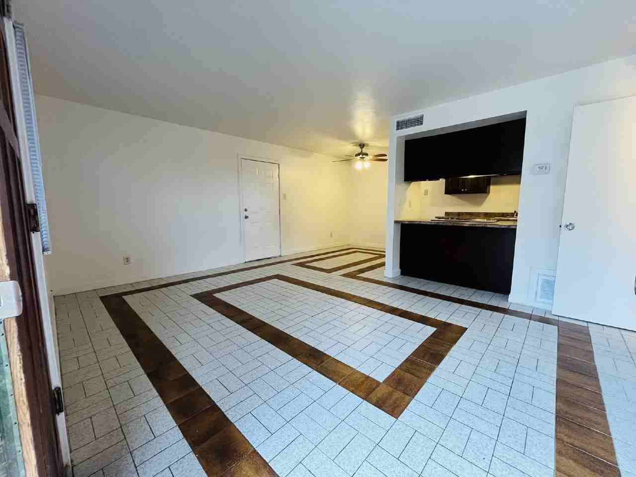 5041 N 40th Ave - Photo 3 of 25