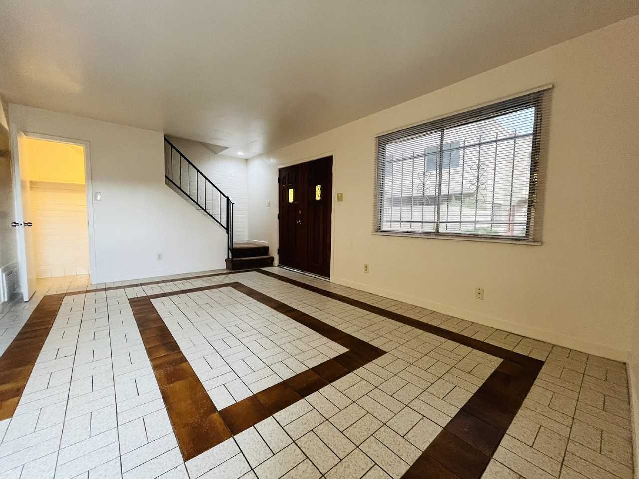 5041 N 40th Ave - Photo 4 of 25