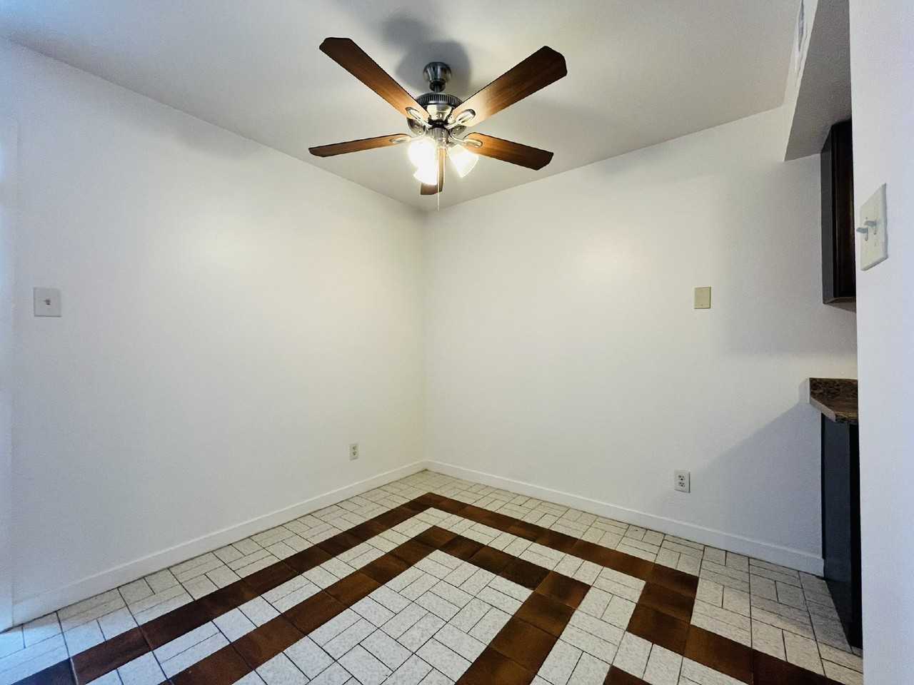 5041 N 40th Ave - Photo 5 of 25