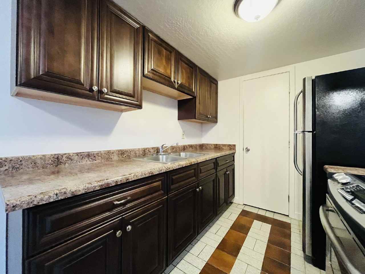 5041 N 40th Ave - Photo 7 of 25