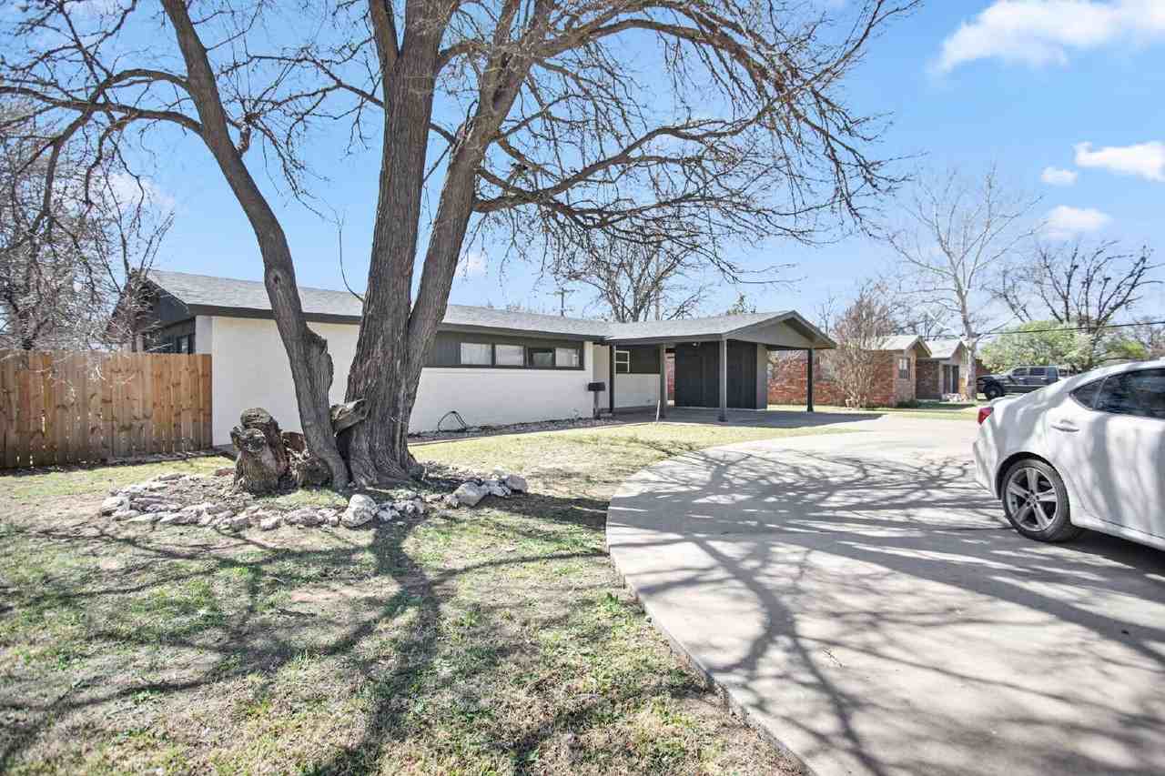 2823 56th St - Photo 4 of 46