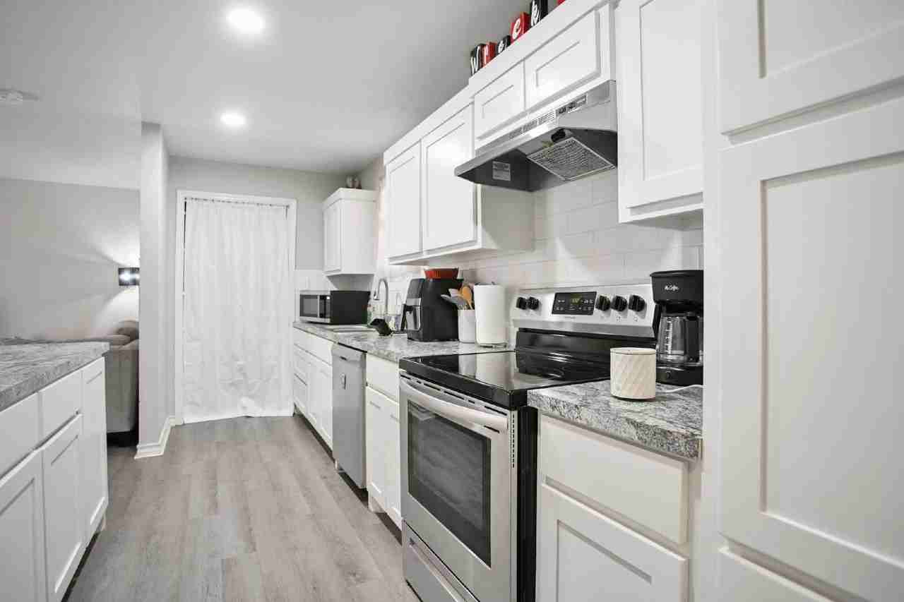 2823 56th St - Photo 5 of 46