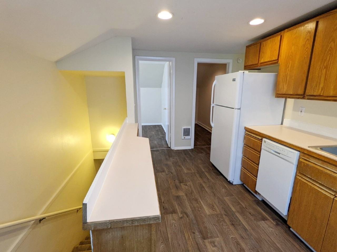 957 Chambers St - Photo 4 of 12