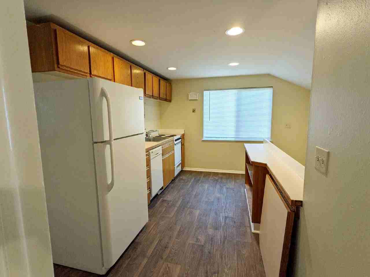 957 Chambers St - Photo 5 of 12