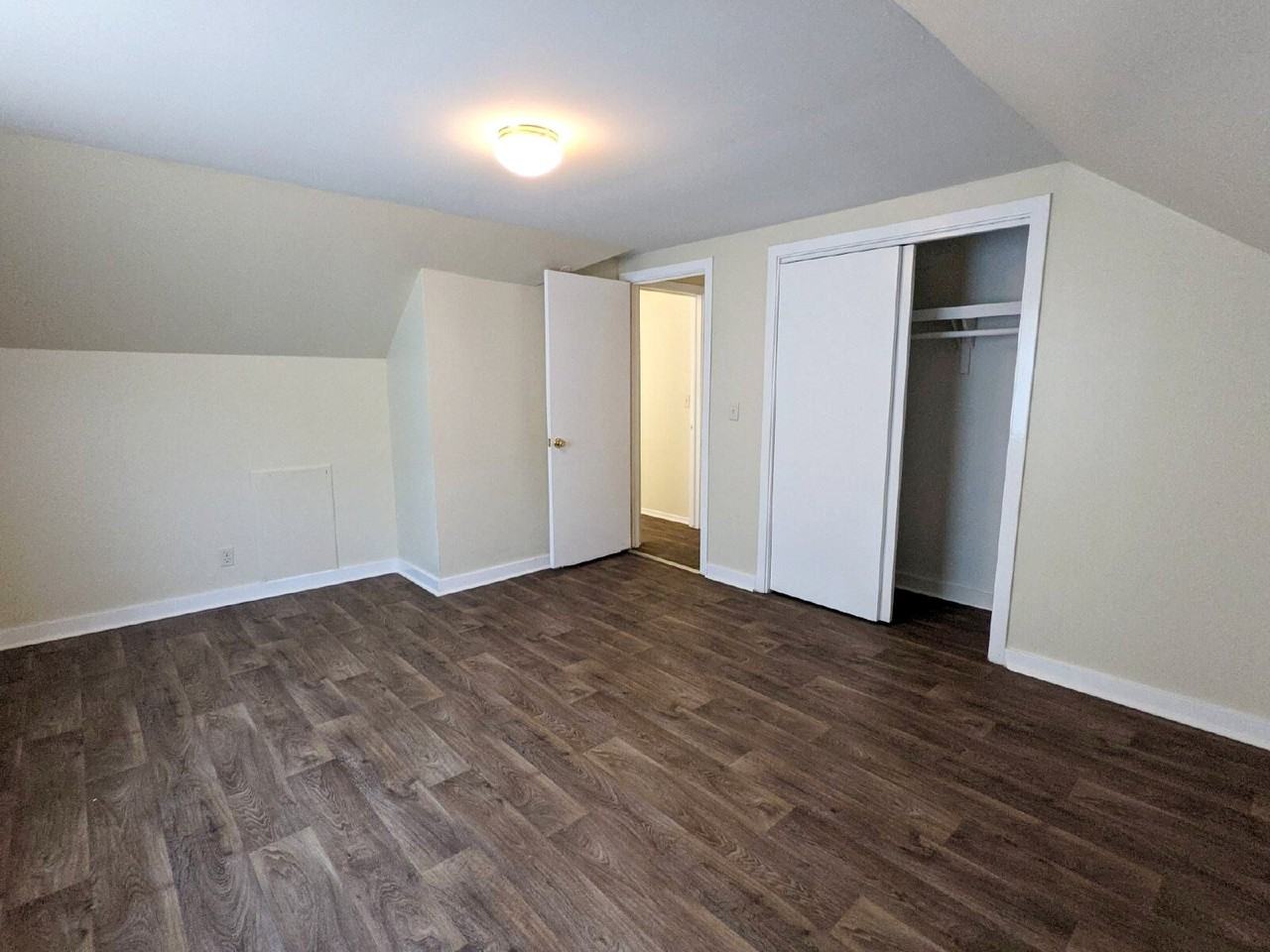 957 Chambers St - Photo 7 of 12