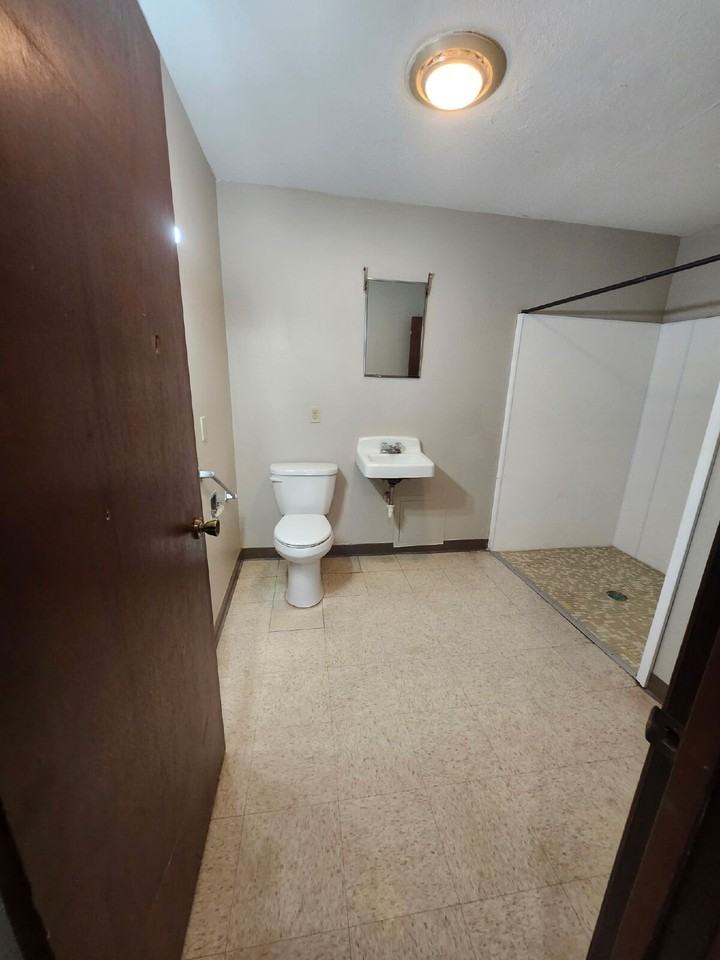 102 8th Ave Nw #06C - Photo 6 of 8