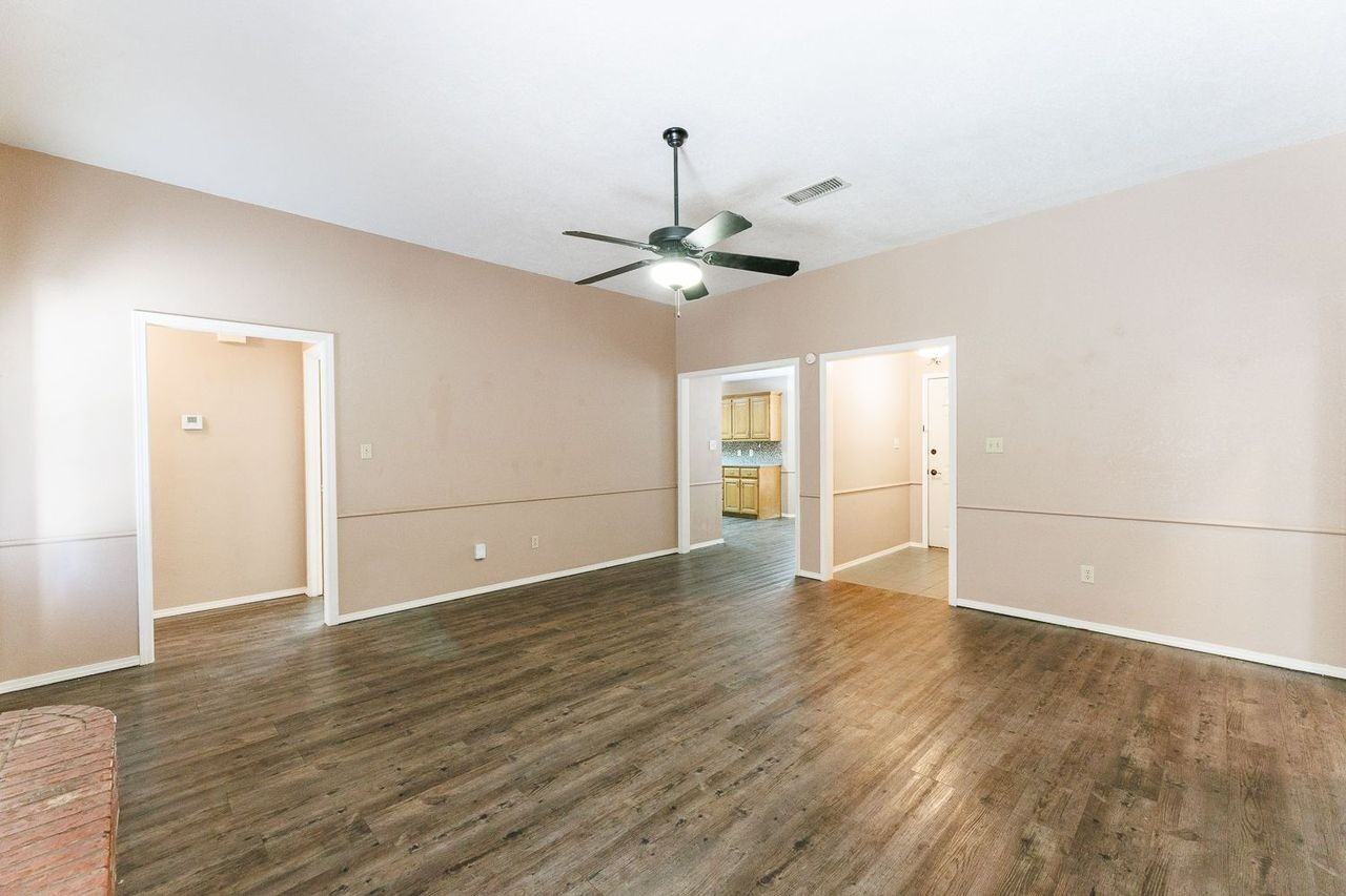 5903 70th St - Photo 6 of 28