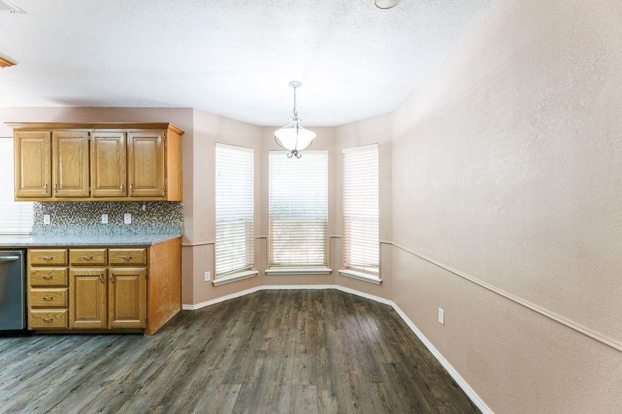 5903 70th St - Photo 7 of 28