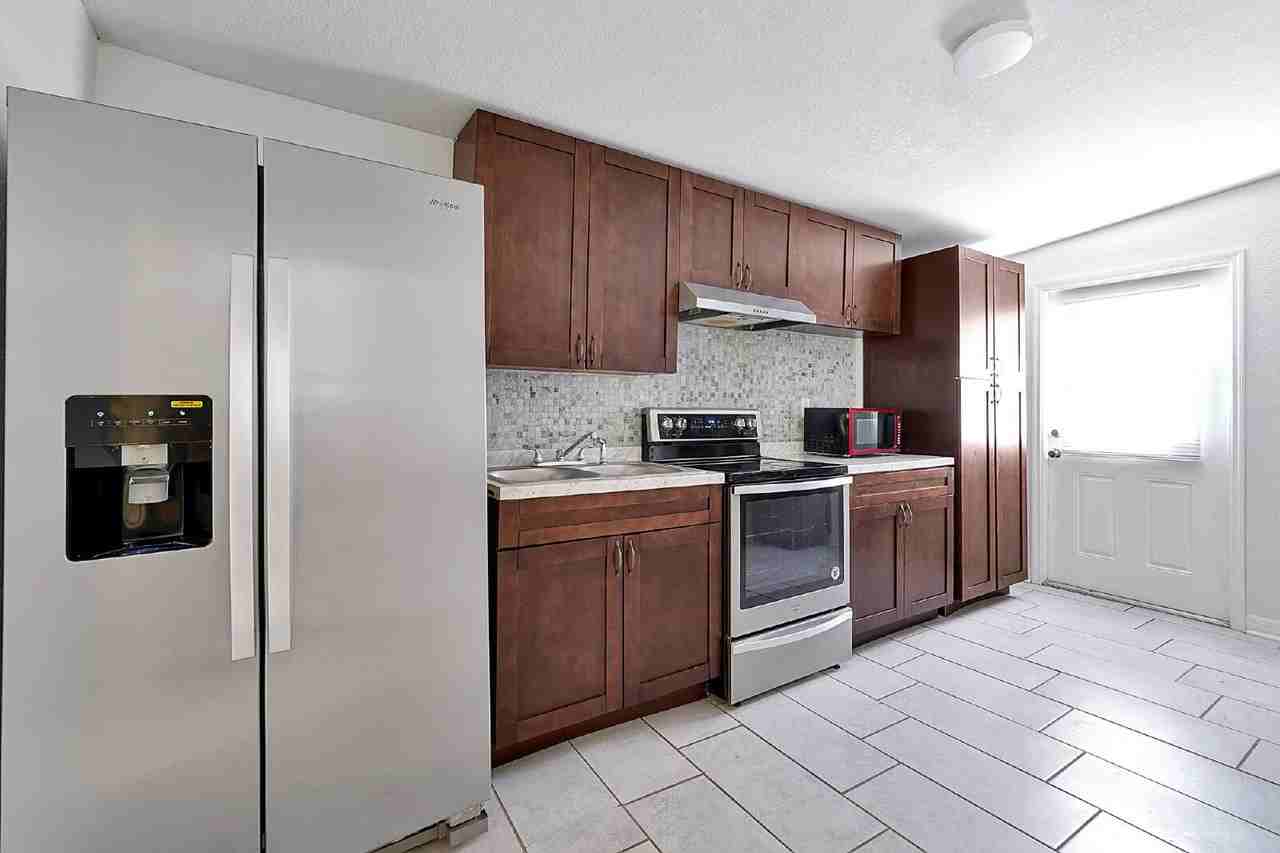 608 Claude Holmes Sr Ave - Photo 6 of 16