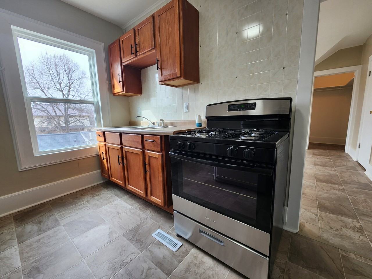 57 Olcott St - Photo 4 of 10