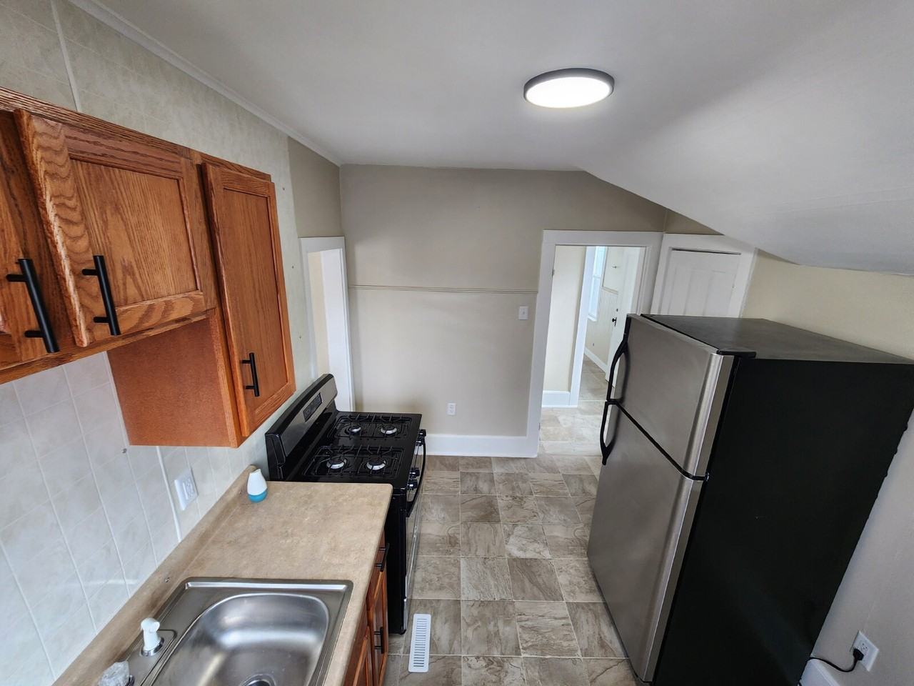 57 Olcott St - Photo 5 of 10