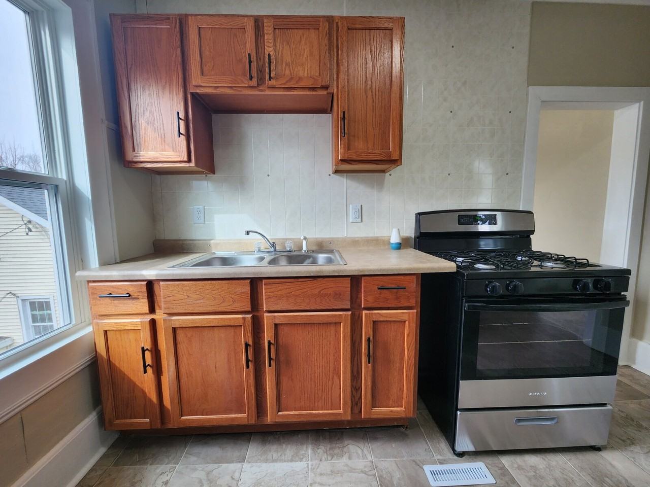 57 Olcott St - Photo 6 of 10