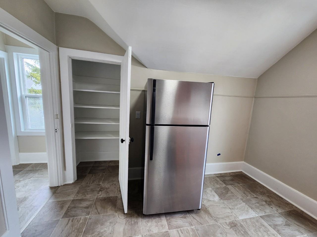 57 Olcott St - Photo 7 of 10