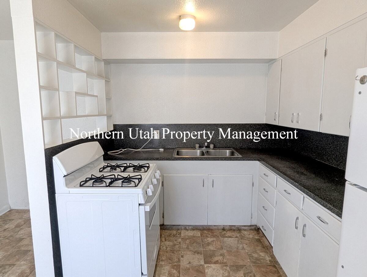 2870 Monroe Blvd - Photo 6 of 13