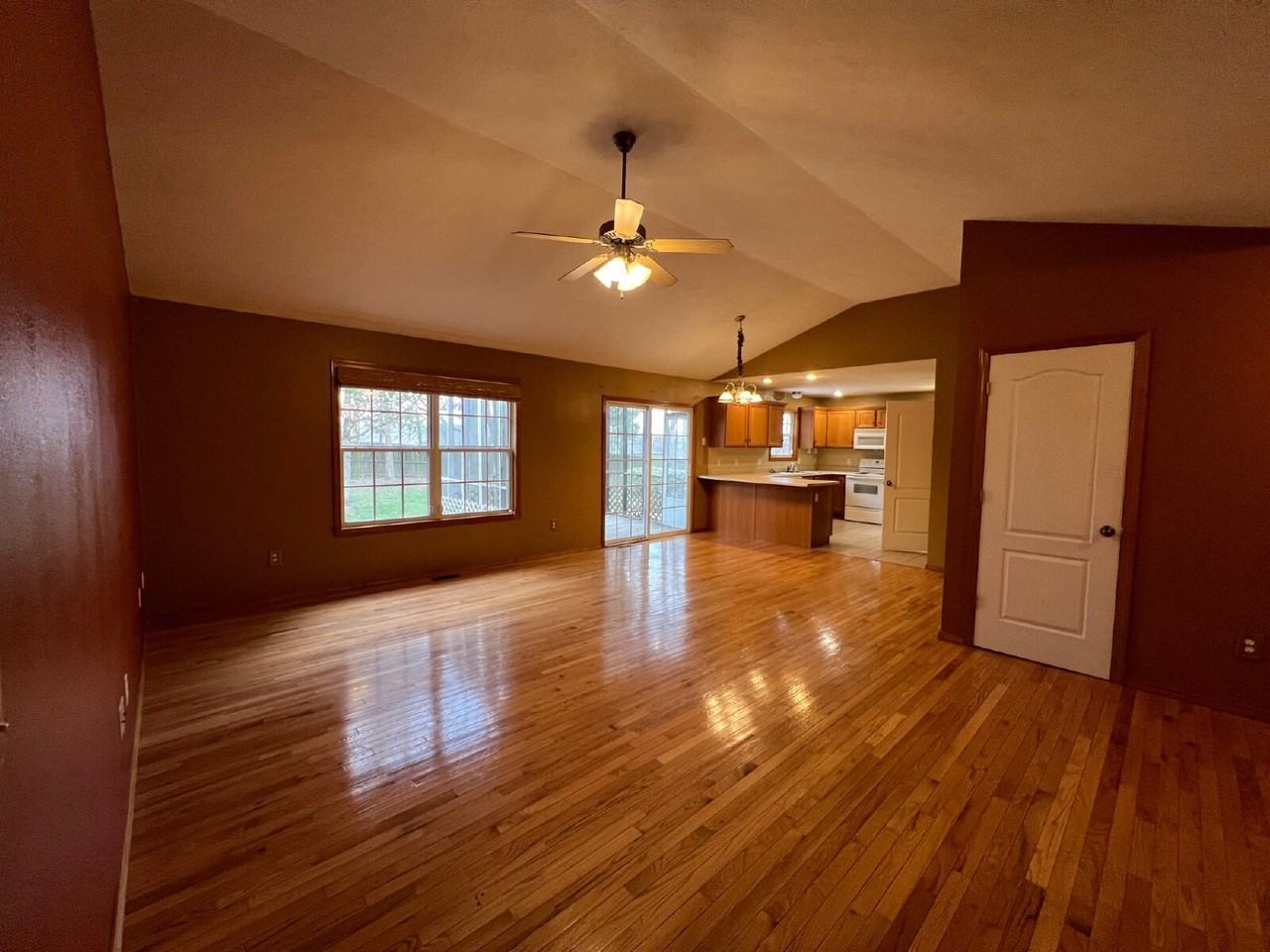 161 Shadowview Dr - Photo 4 of 32